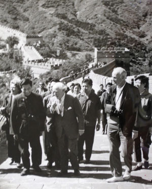 Ormandy visiting the Great Wall of China (photograph, 1973), Eugene Ormandy Collection, Rare Book and Manuscript Library.