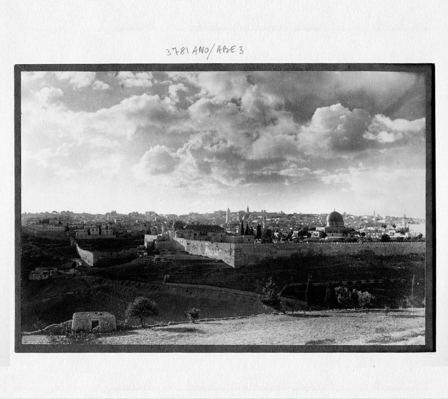 Photograph of the eastern wall of Jerusalem