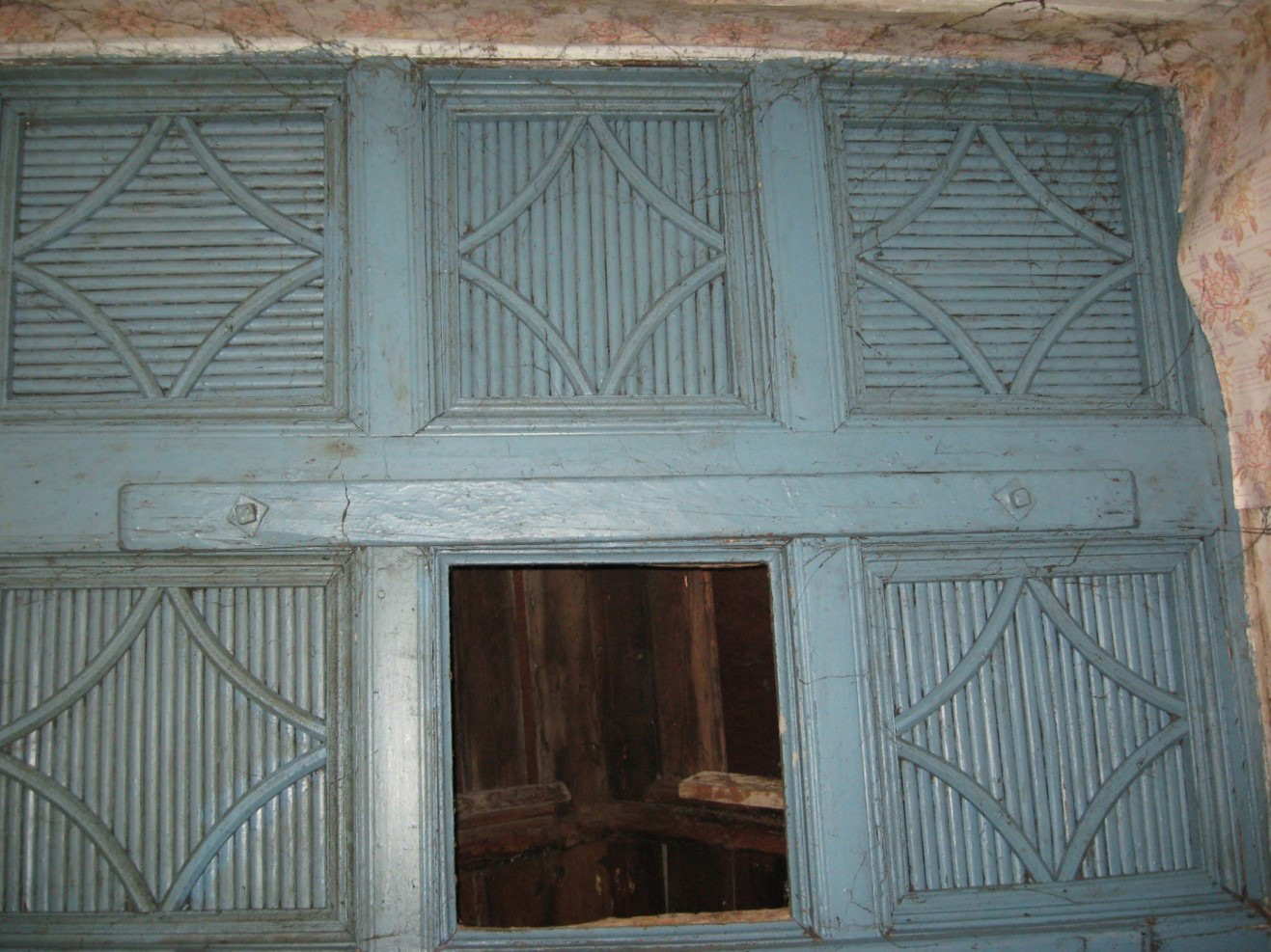 Removable ceiling, uninhabited Jewish house, Bershad, Ukraine