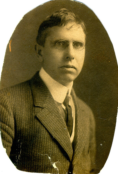 A black-and-white formal photograph of Theodore Dreiser in a suit and tie 